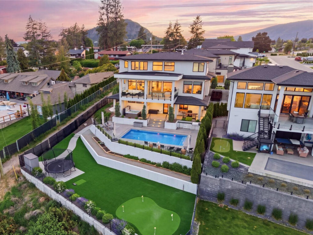 West Kelowna backyard with pool, hot tub, and putting green
